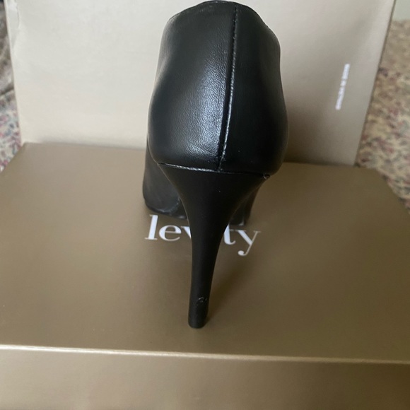 Black shoe with a 3 inch heel - Picture 6 of 10